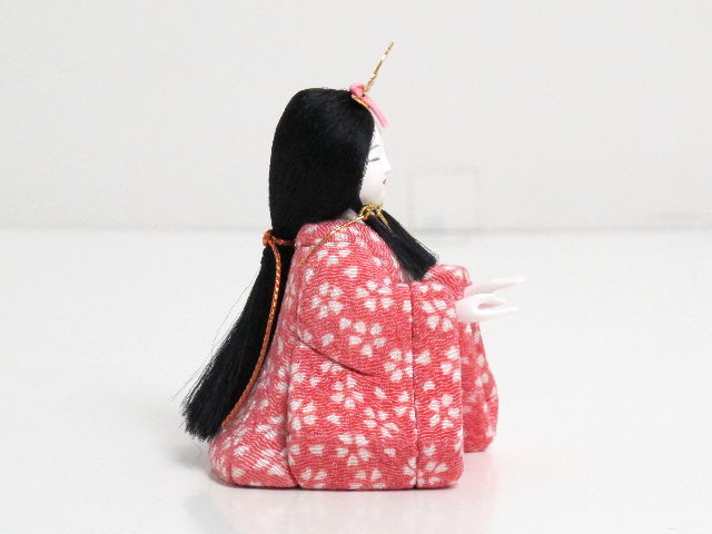 明るい色合いで桜柄衣装の木目込み人形ピンク収納二段十五人飾り