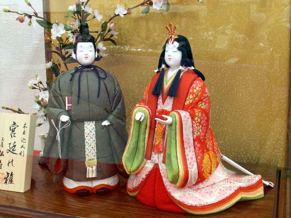 松寿工房って衣装着雛人形専門じゃないの？！そうです。最近は木目込み人形も造るようになったのです！