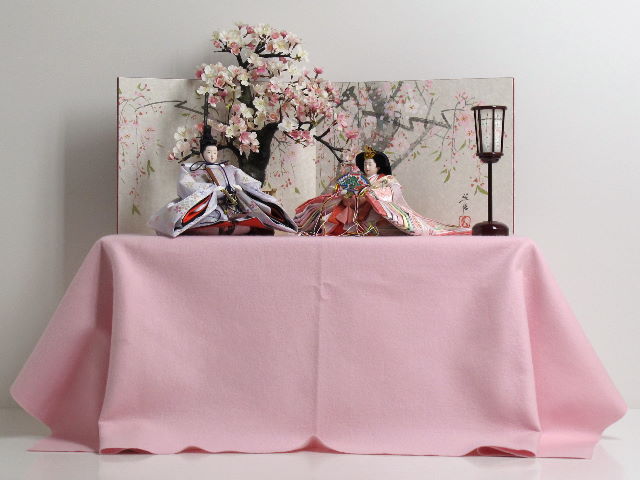 淡くきれいな色合いの雛人形桜収納飾り