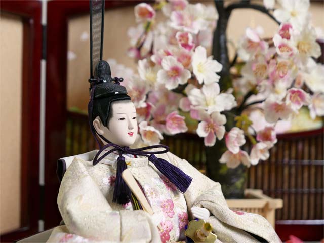 満開の桜を表現した衣装の雛人形古都桜親王収納飾り