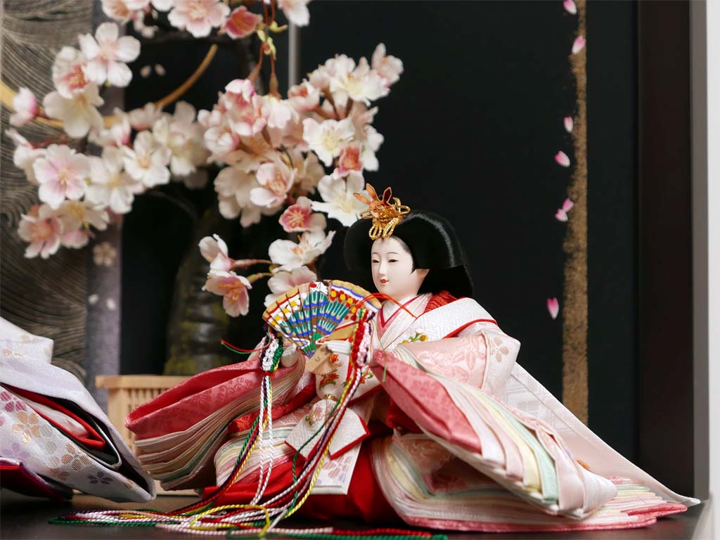 淡くてきれいな色合いの雛人形月桜親王収納飾り
