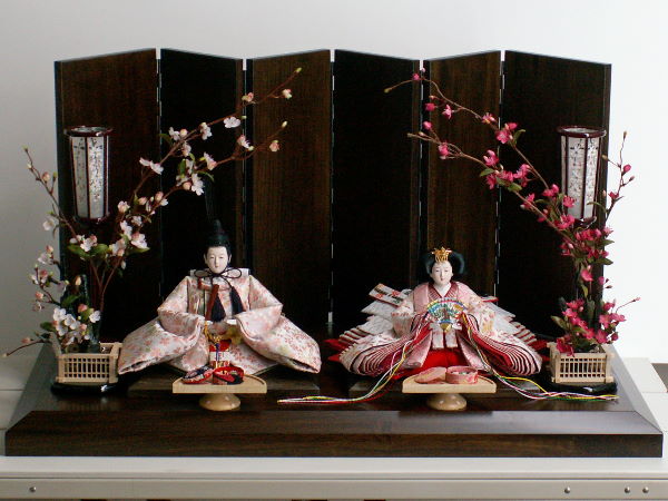 桜模様の華やかで優しい雰囲気の雛人形親王飾り