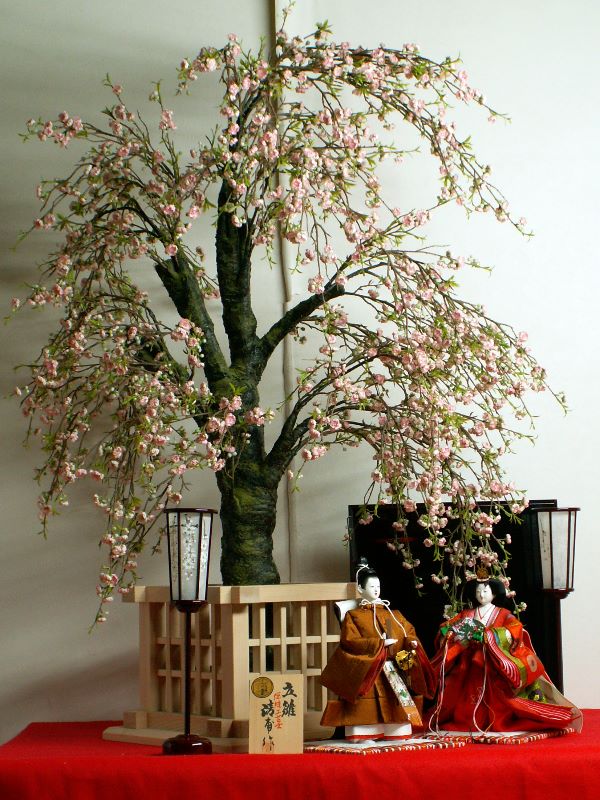 立雛人形親王創作飾り『長寿を願う桃の木の下で』