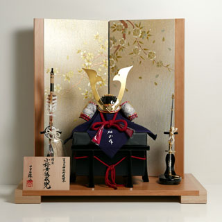 雄山作 国宝模写 浅葱威之兜12号金彩枝桜木目屏風飾り