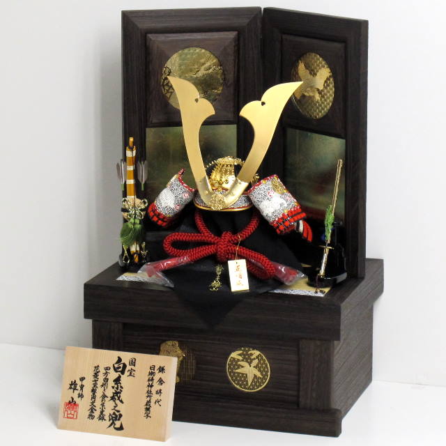 日御碕神社所蔵模写白糸威之兜透かし彫竹虎松鷹収納飾りの五月人形