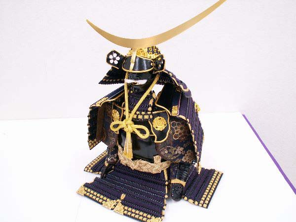 伊達政宗弦月形前立て大鎧10号二曲家紋飾りの五月人形